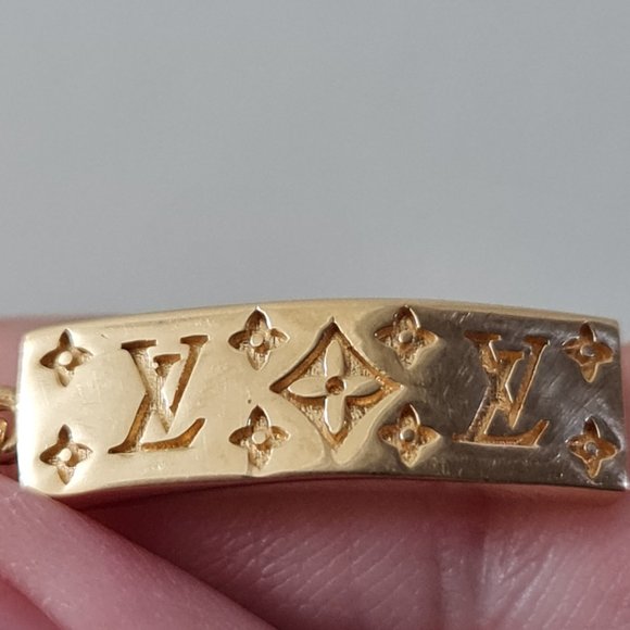 Gold curved with stylish design pendant - Picture 3 of 9